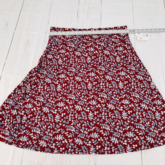 Beautiful LuLaRoe NWT Azure  Full Swing Skirt Red Floral Skirt  Size 3XL - Picture 6 of 8